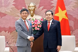 El presidente de la Asamblea Nacional de Vietnam, Tran Thanh Man, recibe al nuevo embajador de India en Hanoi, Tshering Wangchuk Sherpa. (Fuente: VNA)