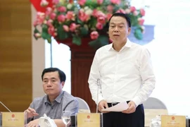 El viceministro de Finanzas, Nguyen Duc Chi, informa sobre la implementación piloto de transacciones con criptoactivos. (Foto: VGP)