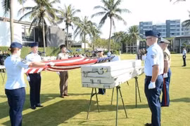 Vietnam y Estados Unidos celebraron la 169ª ceremonia de repatriación de los restos de los soldados estadounidenses desaparecidos en combate durante la guerra de Vietnam en Da Nang el 19 de abril de 2025. (Foto: Ministerio de Asuntos Exteriores)