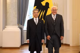 El presidente de Alemania, Frank-Walter Steinmeier y el embajador de Vietnam en Berlín, Nguyen Dac Thanh. (Fuente: VNA)