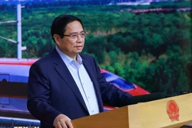 El primer ministro de Vietnam, Pham Minh Chinh, habla en la reunión. (Fuente: VNA)