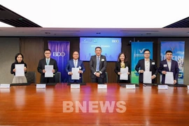 Representantes de VinFast Filipinas, V-Green, GSM Filipinas y BDO Unibank firmaron un Memorando de Entendimiento. (Fuente: VNA)