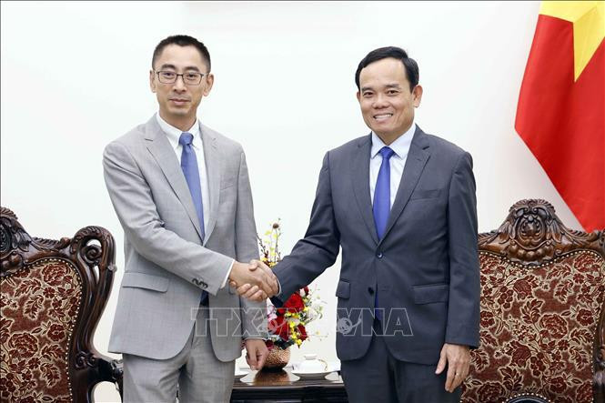 El viceprimer ministro Tran Luu Quang recibió hoy en Hanoi al vicepresidente de Huawei encargado de la región Asia-Pacífico, Zhengjun Zhang. (Fuente: VNA)