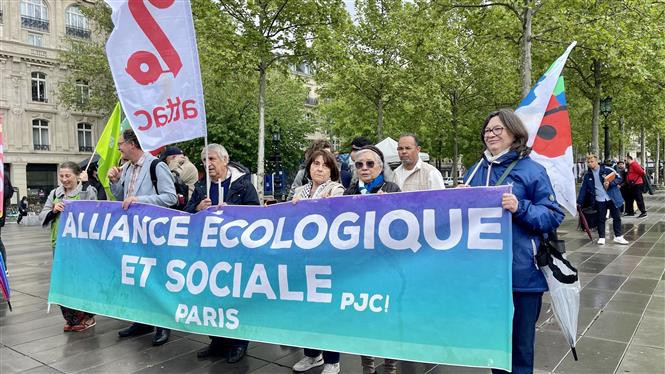 Vietnamitas y franceses se manifiestan en apoyo de la demanda de Tran To Nga. (Foto: VNA)