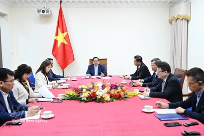 Primer ministro de Vietnam y Presidente de EAU debaten la situación regional