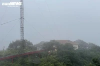 Estación transmisora en el pico Phia Oac (Foto: vtcnews)