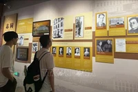 Visitantes en la exposición (Fuente: VNA)