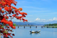 La romántica belleza del río Huong (Perfume). (Foto: VNA)