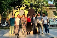 El equipo de rodaje trabaja en Hanoi (Foto: VTV)