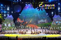 Carnaval Ha Long 2025 (Foto: VNA)