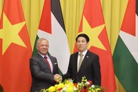 El presidente de Vietnam, Luong Cuong (derecha), recibe al Rey de Jordania, Abdullah II Ibn Al-Hussein (Foto: VNA)