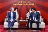 El ministro de Seguridad Pública, general Luong Tam Quang (derecha), recibe a Daniel Rosen, director ejecutivo de Rosen Partners (Foto: VNA)