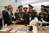 Oficiales del Ministerio de Defensa de Vietnam participan en Singapore Airshow 2026 (Foto: VNA)