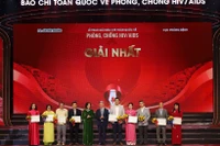 Los galardonados con el Primer Premio. (Foto: Vietnam+)