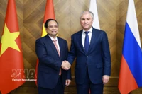 El primer ministro vietnamita, Pham Minh Chinh (izquierda), se reúne con el presidente de la Duma Estatal rusa, Vyacheslav Volodin, en Moscú el 24 de marzo. (Foto: VNA)