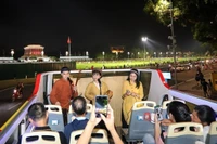 "Xam en el autobús": Melodías antiguas resuenan en las calles del Hanoi moderno