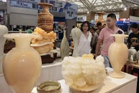 Feria de Otoño 2025: Exposición de piedras preciosas atrae a numerosos visitantes