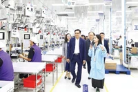 Una delegación del Comité Popular provincial de Nghe An inspecciona la producción y las actividades comerciales en el Parque Industrial, Urbano y de Servicios VSIP de Nghe An. (Foto: nhandan.vn)