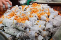 Reconocen el oficio de los rollos de arroz de Thanh Tri como patrimonio cultural nacional