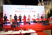 Líderes y delegados de la ciudad de Da Nang en la ceremonia de inauguración de dos nuevas rutas aéreas internacionales desde Manila y Bali a Da Nang. (Foto: VNA)