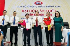 El Comité del Partido Comunista de Vietnam del Departamento de Asuntos Internos de Da Nang anuncia la creación de la célula del Partido en la zona especial de Hoang Sa el 16 de junio. (Fuente: Nhandan.vn)