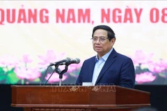 El primer ministro de Vietnam, Pham Minh Chinh, habla en la reunión de trabajo. (Fuente: VNA)