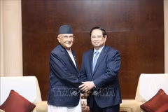 El primer ministro de Vietnam, Pham Minh Chinh, y su homólogo nepalí, Khadga Prasad Sharma Oli. (Fuente: VNA)