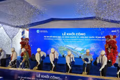 La ceremonia de inicio del proyecto de ampliación de la terminal internacional de pasajeros de Da Nang (Terminal T2). Foto: VNA