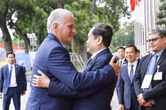 El presidente de la Asamblea Nacional de Vietnam, Tran Thanh Man, y el primer secretario del Comité Central del Partido Comunista de Cuba y presidente de la República, Miguel Díaz-Canel Bermúdez. (Fuente: VNA)