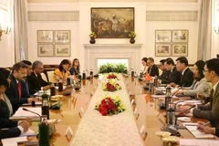 El viceministro de Relaciones Exteriores de Vietnam, Nguyen Manh Cuong, y su homólogo indio, Periasamy Kumaran, copresiden la XIII Consulta Política y el X Diálogo Estratégico entre ambos países. (Fuente: baoquocte.vn)