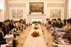 El viceministro de Relaciones Exteriores de Vietnam, Nguyen Manh Cuong, y su homólogo indio, Periasamy Kumaran, copresiden la XIII Consulta Política y el X Diálogo Estratégico entre ambos países. (Fuente: baoquocte.vn)