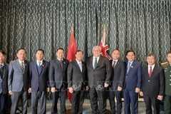 El presidente de la Cámara de Representantes neozelandesa, Gerry Brownlee (quinto desde la derecha), y la delegación de la Comisión de Defensa Nacional, Seguridad y Asuntos Exteriores de la Asamblea Nacional de Vietnam. Foto: VNA