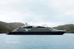 El crucero de lujo Le Jacques Cartier en el puerto de Ben Dam, Con Dao. Foto: VNA