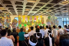 La ceremonia se lleva a cabo desde las 5:00 de la mañana hasta las 21:00 de la noche del 28 de julio. (Fuente: laodong.vn)