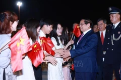 Ceremonia de bienvenida al primer ministro Pham Minh Chinh en aeropuerto. (Fuente: VNA)