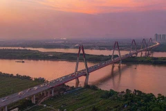 El puente Nhat Tan comenzó a construirse en 2009 y finalizó en 2015 (Foto: VNA)