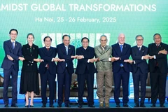 Los primeros ministros de Vietnam, Pham Minh Chinh; de Malasia, Anwar bin Ibrahim, y de Nueva Zelanda, Christopher Luxon; el presidente de Timor-Leste, José Ramos-Horta, y los jefes de delegaciones asisten a la sesión plenaria. (Foto: VNA)