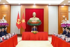 El secretario general del Partido Comunista de Vietnam, To Lam, sostiene una conversación telefónica con el presidente de Corea del Sur, Lee Jae Myung. (Foto: VNA)