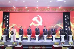 El secretario general del Partido Comunista de Vietnam, To Lam, y los delegados realizaron la ceremonia de lanzamiento de la página informativa del XIV Congreso Nacional del Partido. (Fuente: VNA)