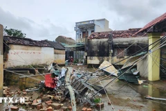 Las casas de los habitantes de la comuna de Hoang Giang (Thanh Hoa) son destruidas por los vientos de la tormenta y sus techos fueron arrancados. (Foto: VNA)