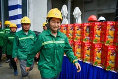 Trabajadores reciben regalos del Tet (Fuente: VNA)