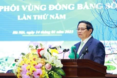 El primer ministro de Vietnam, Pham Minh Chinh, habla en la reunión. (Fuente: VNA)