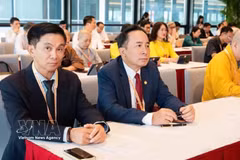 El ingeniero aeronáutico Tran Thang (primero a la izquierda) asistió al Congreso Nacional del Frente de la Patria de Vietnam en enero de 2026. (VNA)
