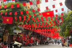 Muchas calles de Hanoi decoradas con banderas nacionales. (Fuente: VNA)