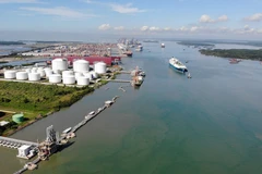 Actividades de importación de GNL en el almacén del puerto de Thi Vai. Foto: VNA