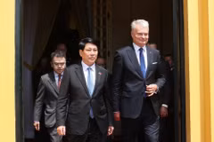 El presidente de Vietnam, Luong Cuong, y homólogo lituano, Gitanas Nauseda. (Foto: VNA)