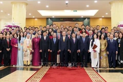 El secretario general del Partido Comunista de Vietnam, To Lam, se reúne con una delegación de vietnamitas en el extranjero que participan en el Programa Primavera de la Patria 2026. (Foto: VNA)