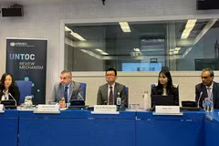 El embajador Vu Le Thai Hoang y delegados participantes en el seminario. (Fuente: 