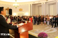 El embajador vietnamita en Canadá, Pham Vinh Quang, habla en la ceremonia conmemorativa por el Día Nacional de Vietnam en septiembre pasado. (Foto de ilustración: VNA)