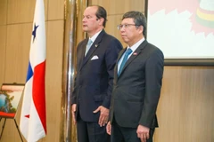 El ministro de Relaciones Exteriores de Panamá, Javier Martínez-Acha Vásquez, y el embajador de Vietnam en México, concurrente en Panamá, Nguyen Van Hai. (Fuente: VNA)